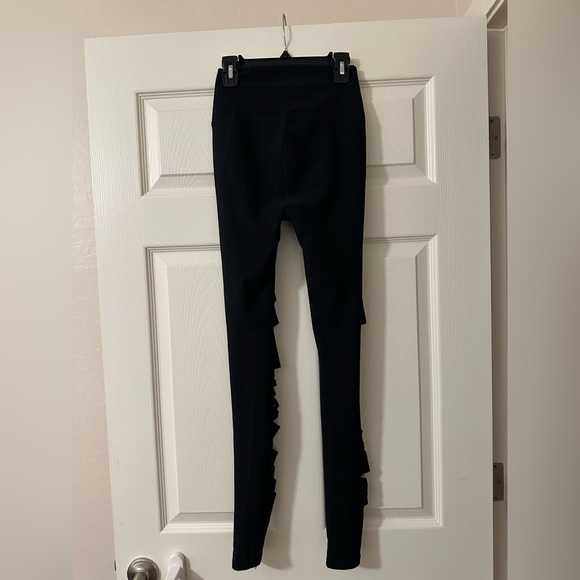 Alo Yoga High Waisted Ripped Warrior Leggings Black Sz XS - Picture 6 of 9